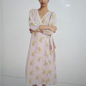 Madewell’s linen blend ruffle-cuff wrap dress in Dutch dandelions.